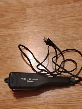 Vidal Sassoon Ceramic Hair Straightener Flat Iron